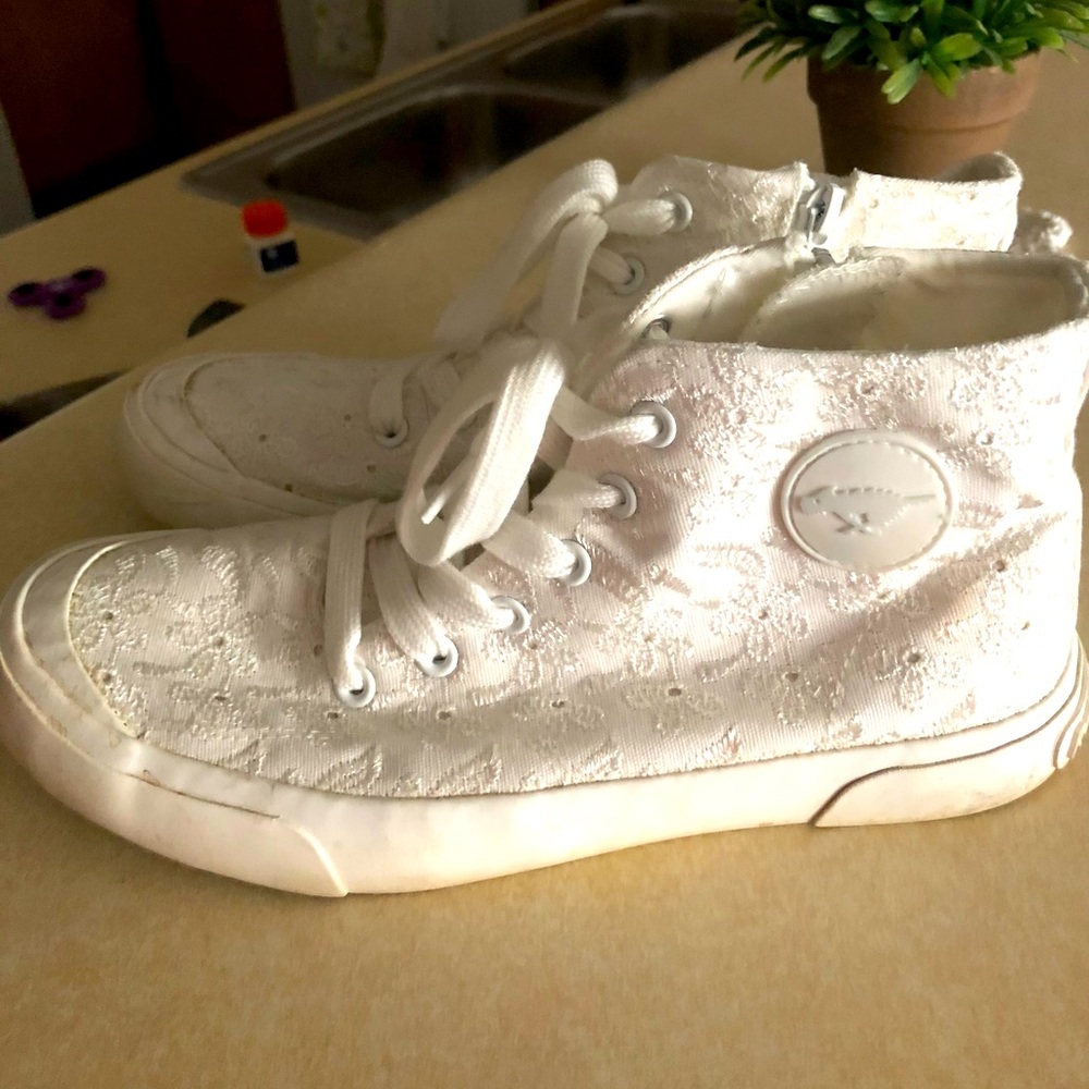 Rocket Dog Brand Women’s Size 8M high top Comfy Tennis Shoe with lace trim